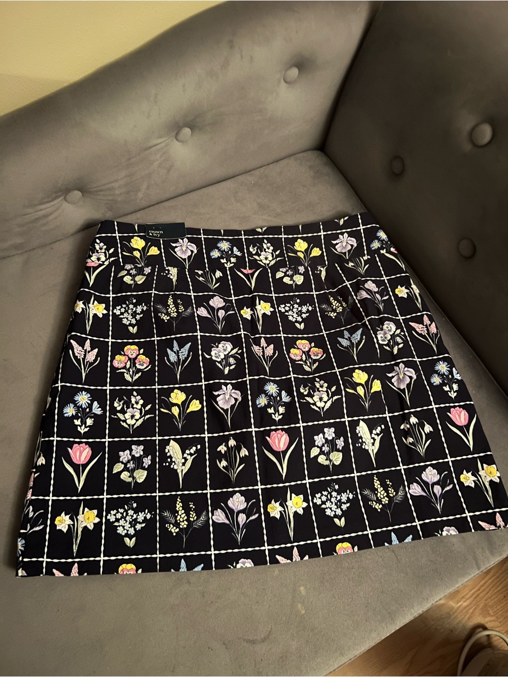 Crown & Ivy NWT Floral Windowpane Skort Size 6